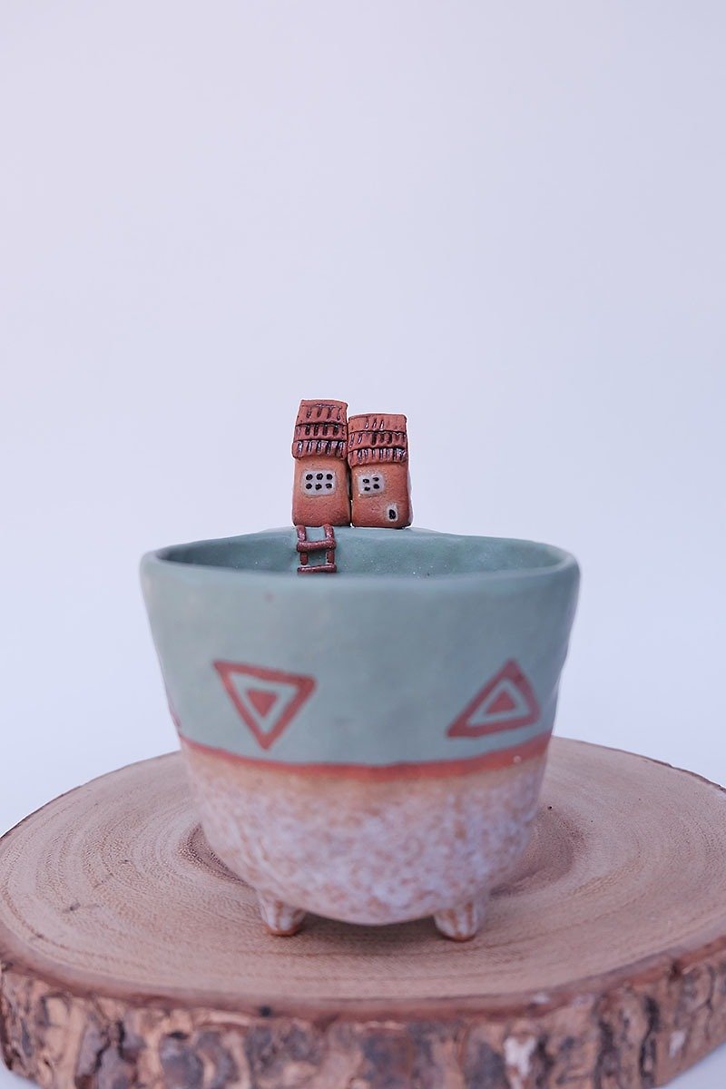 Plant pot with a couple houses,house,twins,triangle,two tone,cactus,staircase - 花瓶/花器 - 紙 藍色