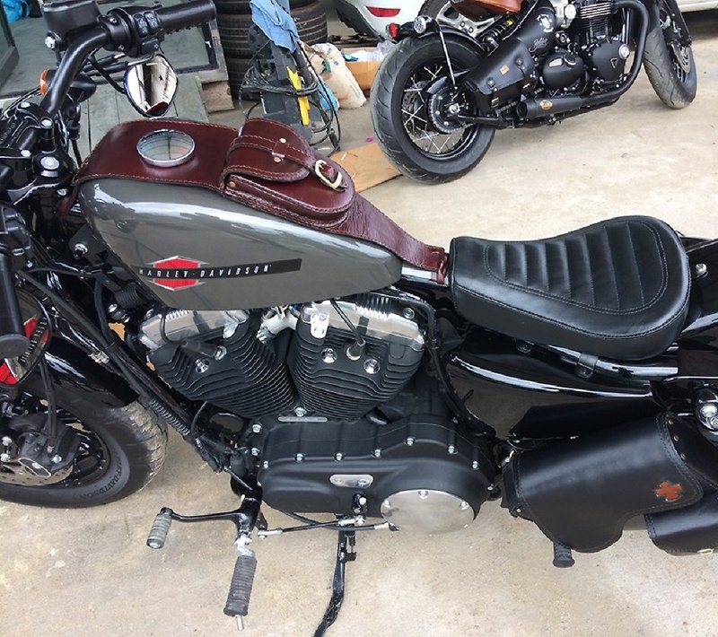 Harley-Davidson Sportster (Real Leather) Bag Strap Gas Fuel Tank,High Quality - อื่นๆ - หนังแท้ สีดำ
