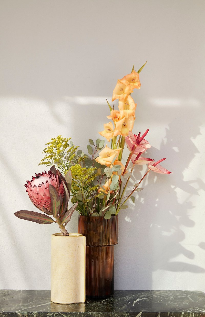 【Hübsch】-281203 Simple lines amber retro glass vase flower arrangement Christmas - Pottery & Ceramics - Glass Brown