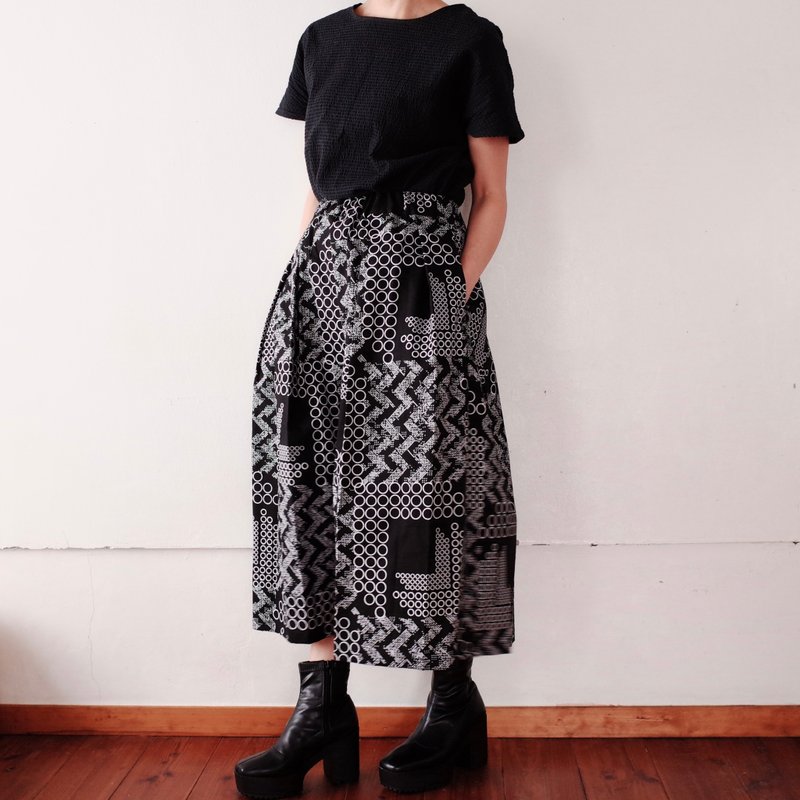 African print pleated skirt, noir (medium length 78cm) - Skirts - Cotton & Hemp Black