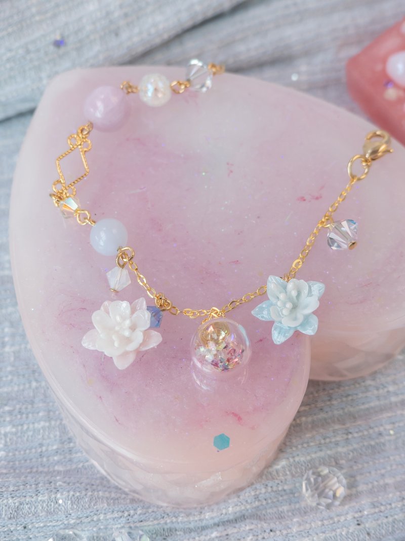 ZODIAC: 天鵝座 ✕ 白羽 / 思念曲手製黏土花鍍14K金S925水晶手鍊 - 手鍊/手鐲 - 黏土 白色