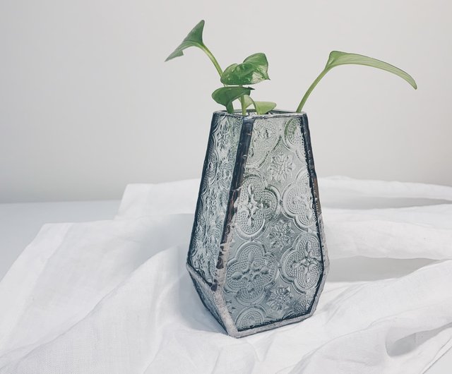 象眼細工のガラス台湾のすりガラスベゴニアの花のガラス小さな花瓶 - ショップ onlyhereonlynow 花瓶・植木鉢 - Pinkoi