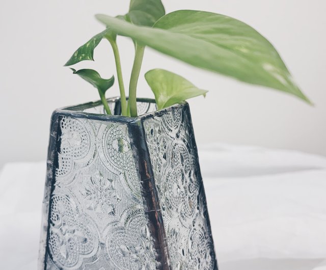 象眼細工のガラス台湾のすりガラスベゴニアの花のガラス小さな花瓶