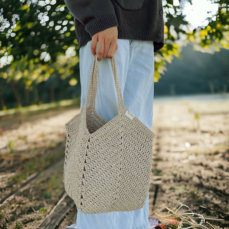 Three-dimensional woven bag mushroom white ultra-lightweight paper thread (heavy-resistant version 2.0) handbag/tote bag - กระเป๋าถือ - กระดาษ 
