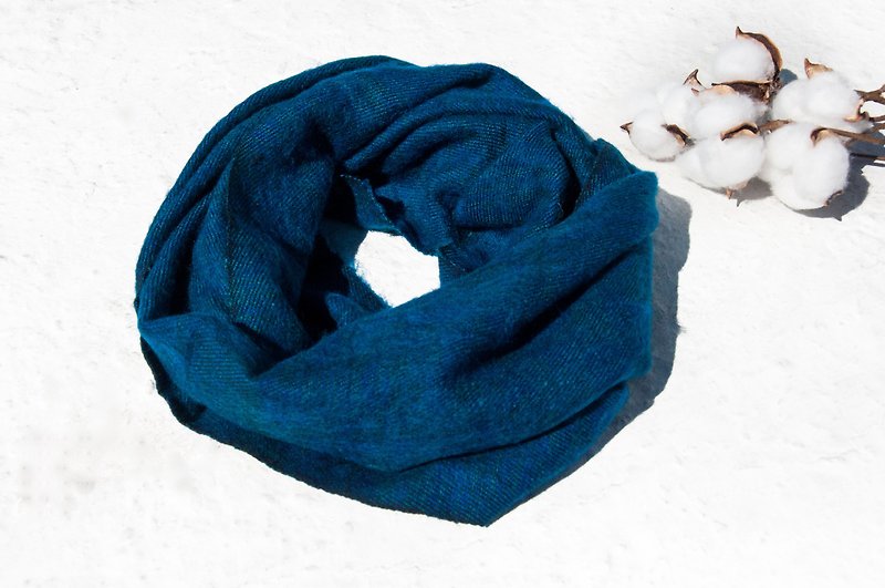 聖誕禮物純羊毛絲巾/手工針織圍巾/編織圍巾/純羊毛圍巾-藍中帶綠 - 絲巾 - 羊毛 藍色