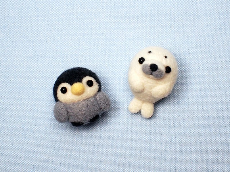 Wool felt rolls (penguin/seal) key ring charm - Charms - Wool Gray