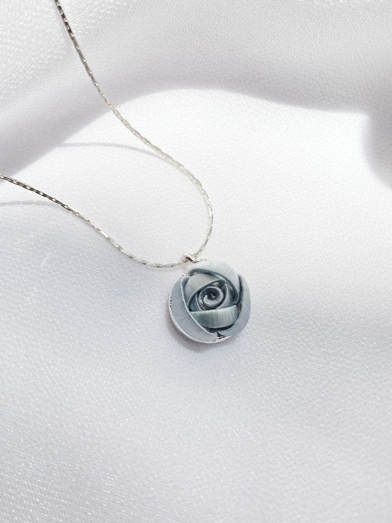 【Re-Re】 Silk Flora - Single Little Rose Necklace - Silver White - Necklaces - Silk White