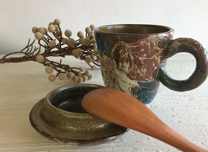 Full of maple leaves with a mug _ pottery mug - แก้วมัค/แก้วกาแฟ - ดินเผา สีเขียว