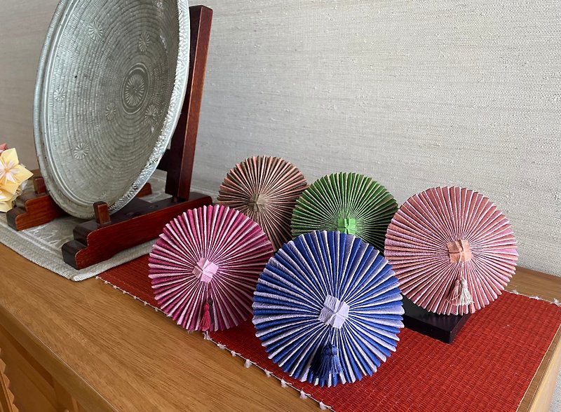 Japanese Handmade Umbrella (made by Japanese paper WASHI) - ของวางตกแต่ง - กระดาษ 