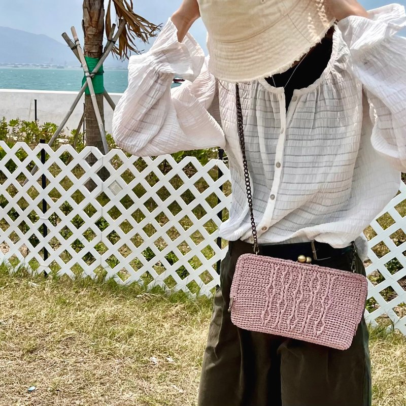 Japanese raffia crochet bag crochet bag oblique bag small oblique bag woven bag Wenqing custom gift - กระเป๋าแมสเซนเจอร์ - วัสดุอื่นๆ สึชมพู