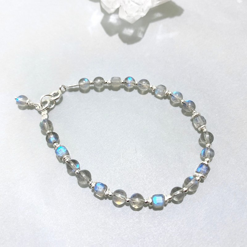 Ops Labradorite Silver Heart Design Gemstone bracelet - สร้อยข้อมือ - เครื่องเพชรพลอย สีเงิน