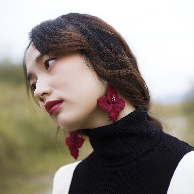 Earrings female long temperament original design personality fashion flowers show face thin Europe and the United States atmospheric earrings earrings - ต่างหู - ผ้าฝ้าย/ผ้าลินิน 
