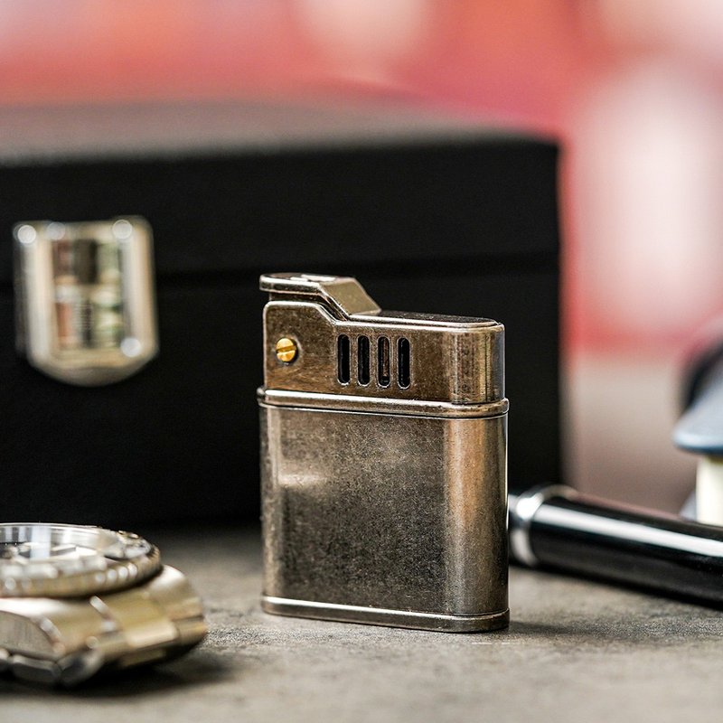 【FREED】復古刷舊古銀滾花銅殼煤油打火機禮盒 客製化禮物 刻字 - 其他 - 其他金屬 銀色