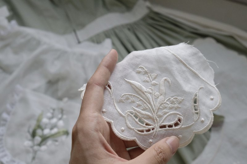 鈴蘭花 刺繡娃娃領 法式古典洋裝 天絲亞麻 手工做 連身裙 - 洋裝/連身裙 - 棉．麻 綠色