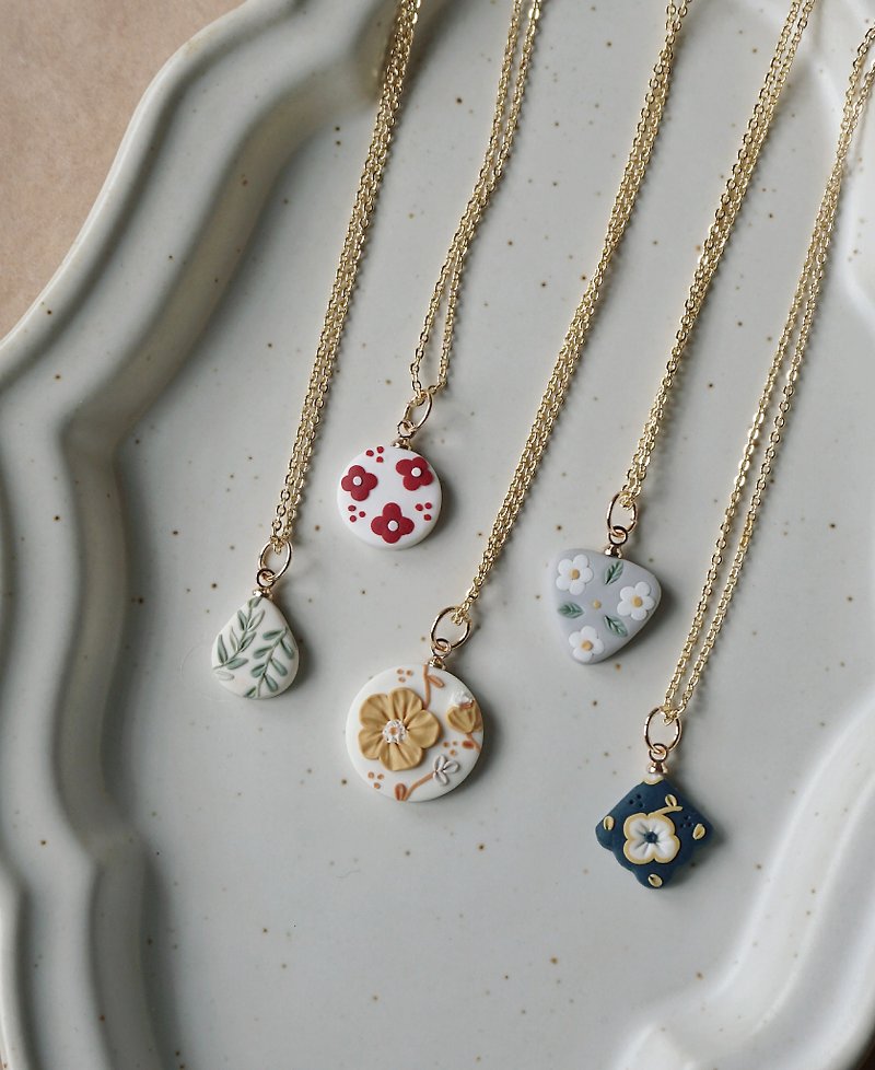Handmade Soft Pottery Necklace / 14K Gold Plated Simple Flower - Necklaces - Pottery Multicolor