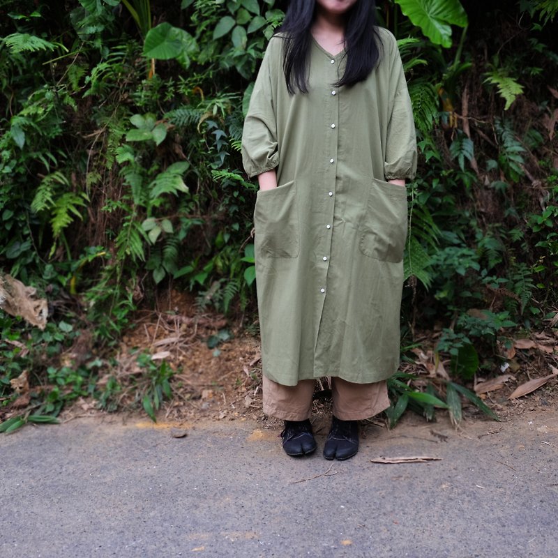 Japanese Matcha Green V-neck Puff Sleeve Shirt Dress - เสื้อผู้หญิง - ผ้าฝ้าย/ผ้าลินิน สีเขียว