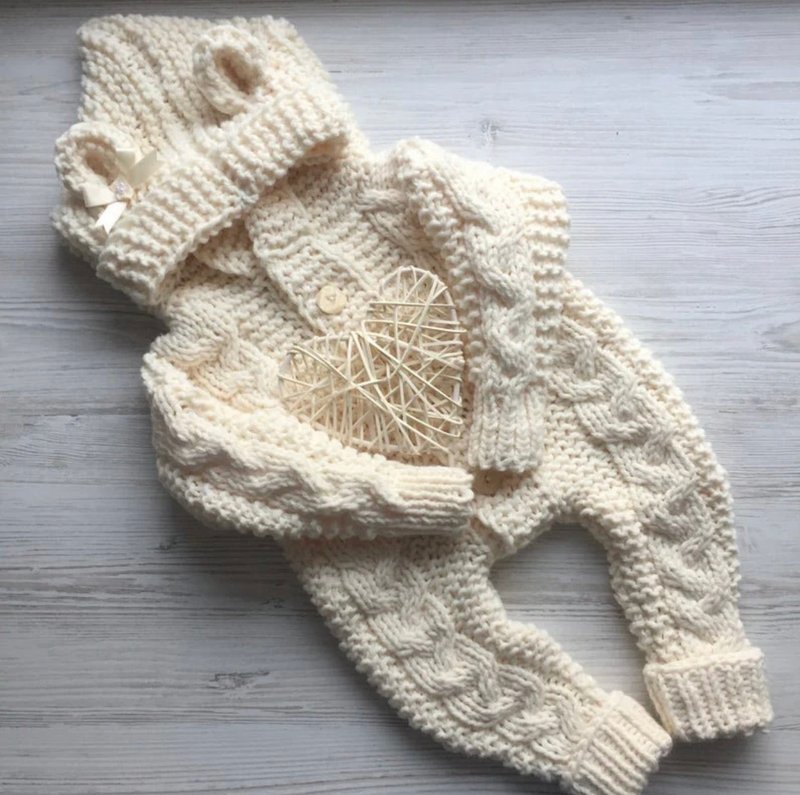 Ivory hand knit overall for baby. Take home clothes. Photo props. - 包屁衣/連身衣 - 其他材質 