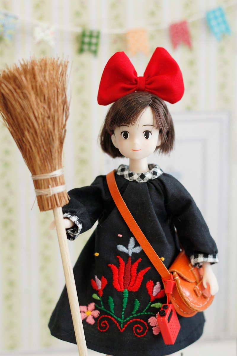 Witch's Delivery Service Kiki Lika doll size handmade flower embroidery witch dress - ชุดเดรส - ผ้าฝ้าย/ผ้าลินิน หลากหลายสี