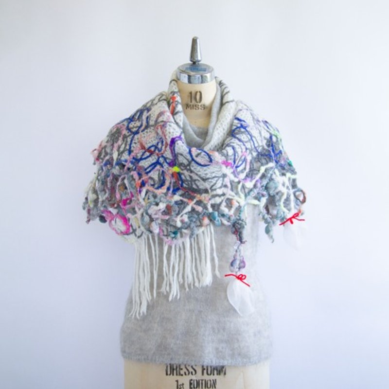 Triangular stole with organza pom-poms - Scarves - Wool Multicolor