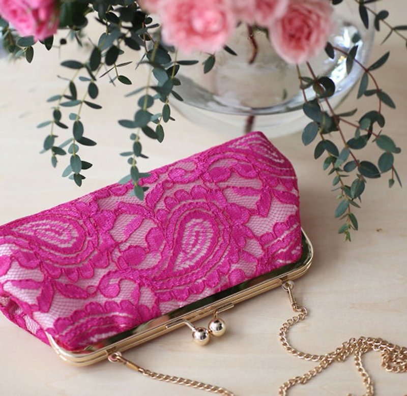 Handmade Clutch Bag in Fuchsia | Gift for mom, bridal, bridesmaids | Alencon Paisley Lace - กระเป๋าคลัทช์ - ผ้าไหม สีแดง