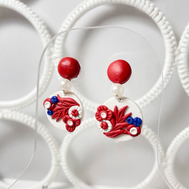 Classic Thai Porcelain Earrings - 耳環/耳夾/耳骨夾 - 其他材質 紅色