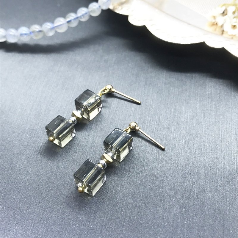 Uesugi Picking - Brass Crystal Square Shaped Earrings - Earrings & Clip-ons - Other Metals Gold