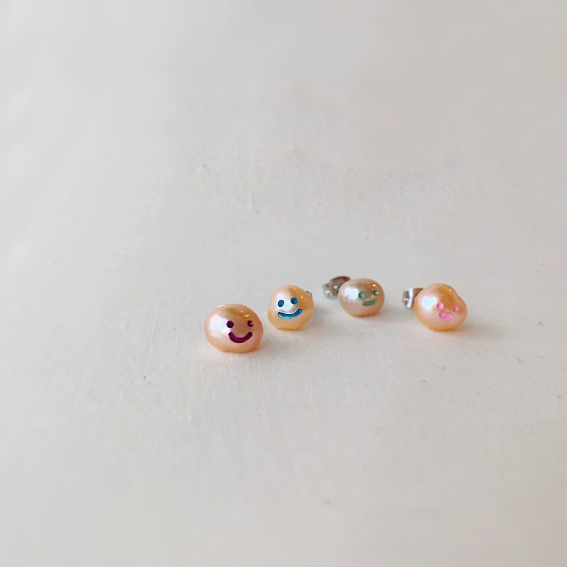 Small sentiment carving craft natural pearl earrings - ต่างหู - ไข่มุก 