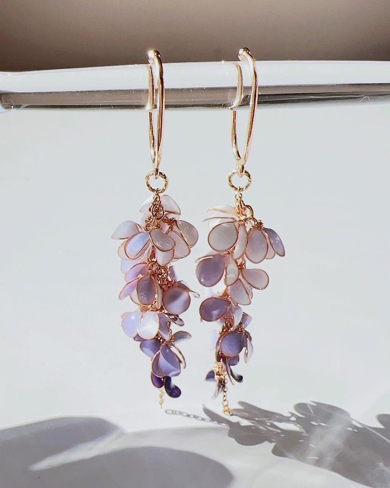 【AurorA Treasure Box】A053─Wisteria Flower Curtain─Purple─Ear Hook (Hanging) - Earrings & Clip-ons - Resin Purple