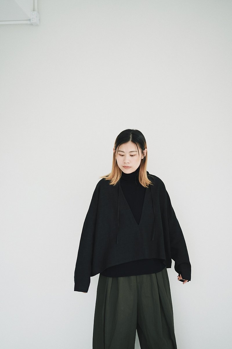 Linen v top-black - เสื้อผู้หญิง - ผ้าฝ้าย/ผ้าลินิน สีดำ