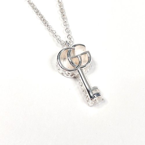 日本直送中古美品】グッチGUCCI ネックレスペンダントダブルG