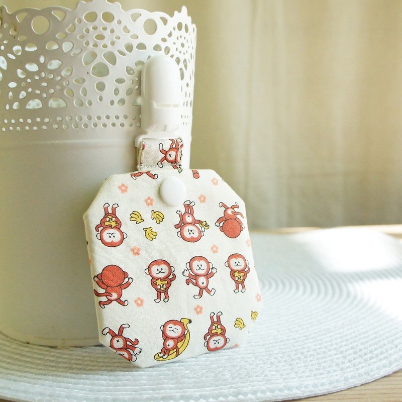 Lovely Japanese cloth [monkey eat banana safe charm bag, beige] amulet bag, poem lucky bag - ซองรับขวัญ - ผ้าฝ้าย/ผ้าลินิน ขาว