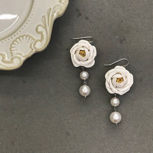 JK Collection 【客製化禮物】皮革山茶花珍珠耳環│純銀耳鈎│鍍銀耳夾款