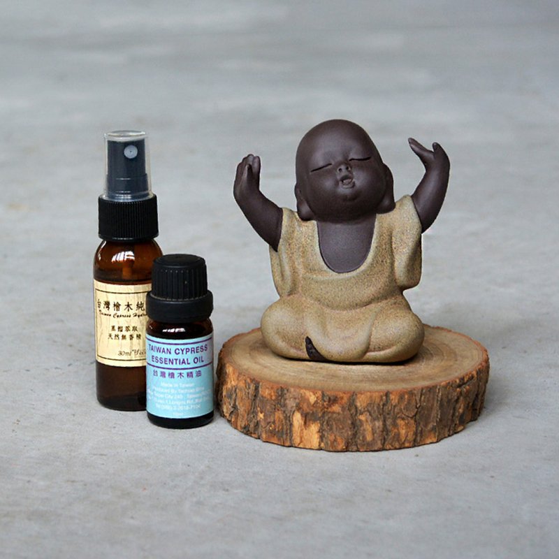 Sand-picking pottery Buddha. Little novice monk. Lucky pig wood diffuser pad + Taiwan cypress diffuser essential oil (free cypress dew) - น้ำหอม - พลาสติก สีนำ้ตาล