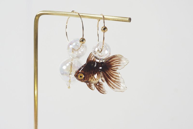 Black goldfish smart earrings ear clip independent design small animal cute creative jewelry - Earrings & Clip-ons - Resin Black