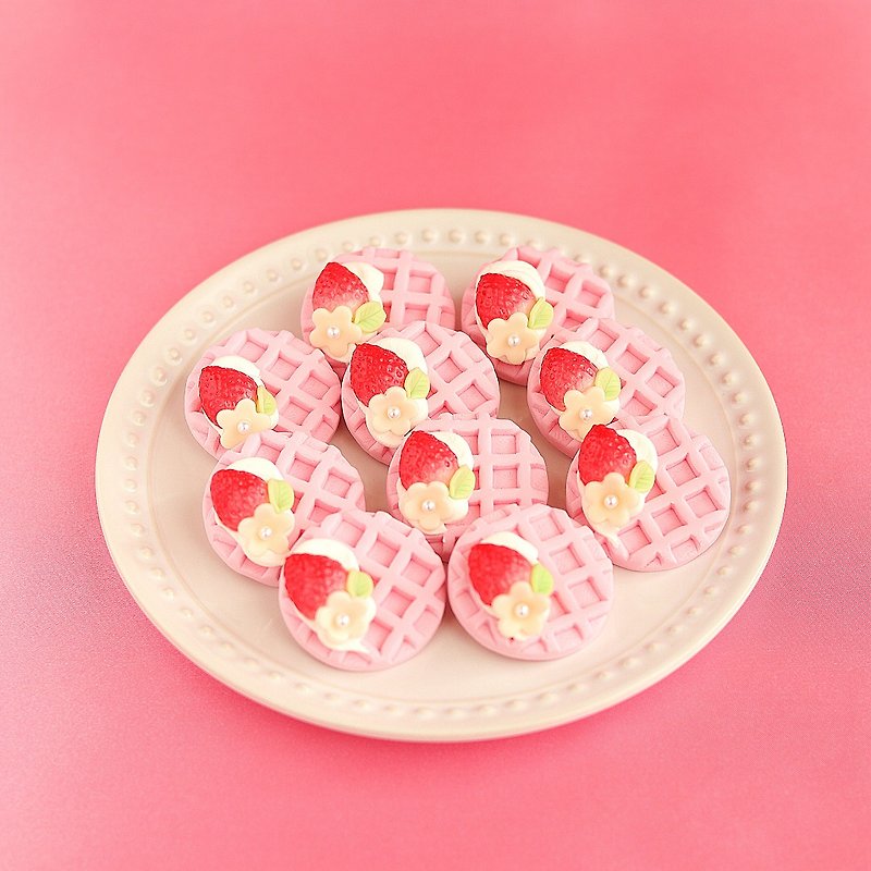 Red strawberry waffle (brooch) - Brooches - Clay Pink