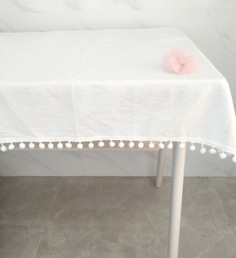 White cotton tassel tablecloth tablecloth table mat - ผ้ารองโต๊ะ/ของตกแต่ง - ผ้าฝ้าย/ผ้าลินิน 