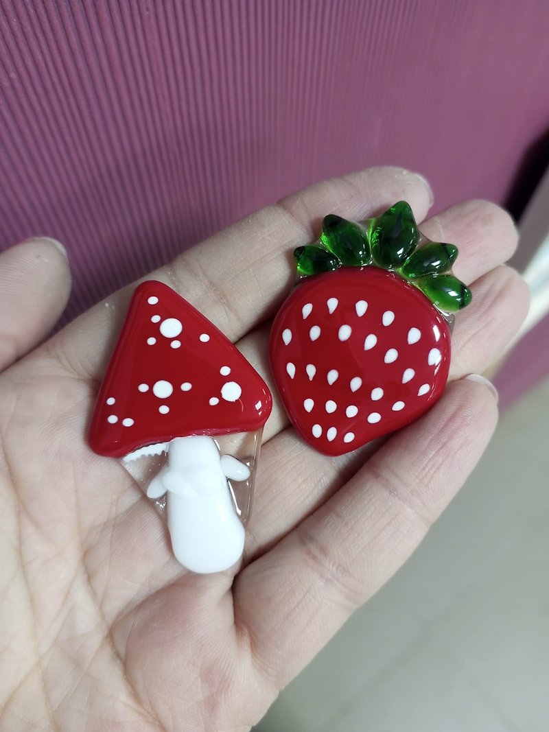 Set of 2 fused glass brooch Fly agaric and Strawberry - Handmade art brooch - Brooches - Glass Red