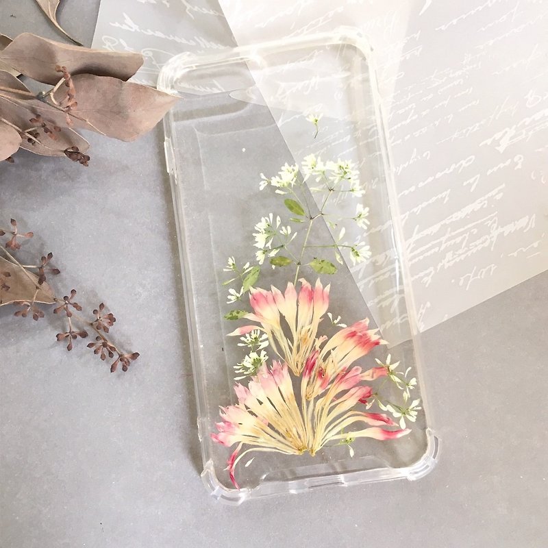 Blooming dry flower phone case - เคส/ซองมือถือ - พืช/ดอกไม้ ขาว