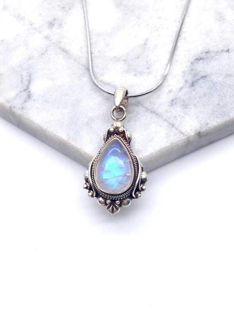 Moonstone sterling silver mirror style necklace Nepal handmade inlaid high net body strong blue Moonstone (water Moonstone) - Necklaces - Gemstone Blue