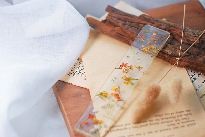 Embossed bookmark/bookmark - ที่คั่นหนังสือ - พืช/ดอกไม้ สีส้ม
