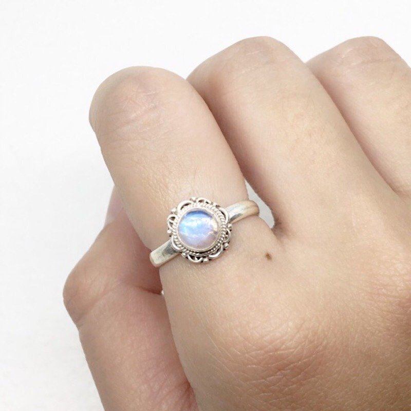 月光石925純銀花邊戒指 尼泊爾手工鑲嵌製作 （粉絲回饋款1) - 戒指 - 寶石 藍色