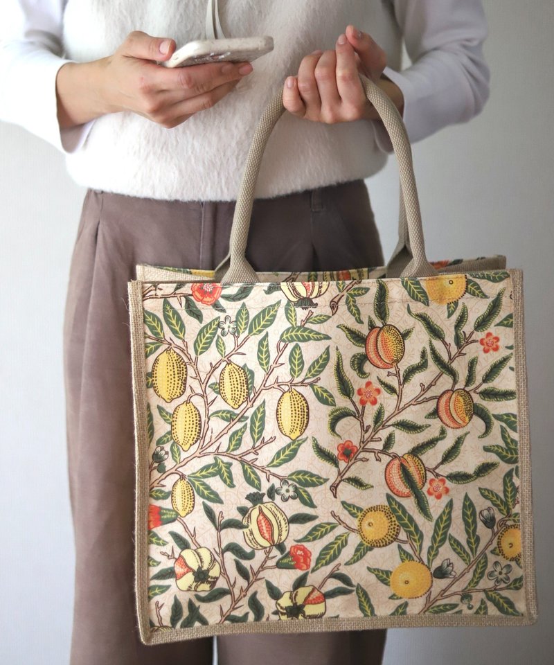 Jubilee Jute Linen Marche Tote Bag with Waterproof Interior William Morris Fruit or Pomegranate - กระเป๋าถือ - ผ้าฝ้าย/ผ้าลินิน สีเหลือง