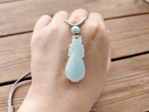 螺絲帽帽工作室 【親翠】天然翡翠 冰湖水滿綠寶瓶 保平安調整式繩鏈