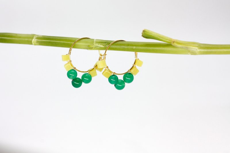 Summer green leaf circle earrings - Earrings & Clip-ons - Gemstone Green