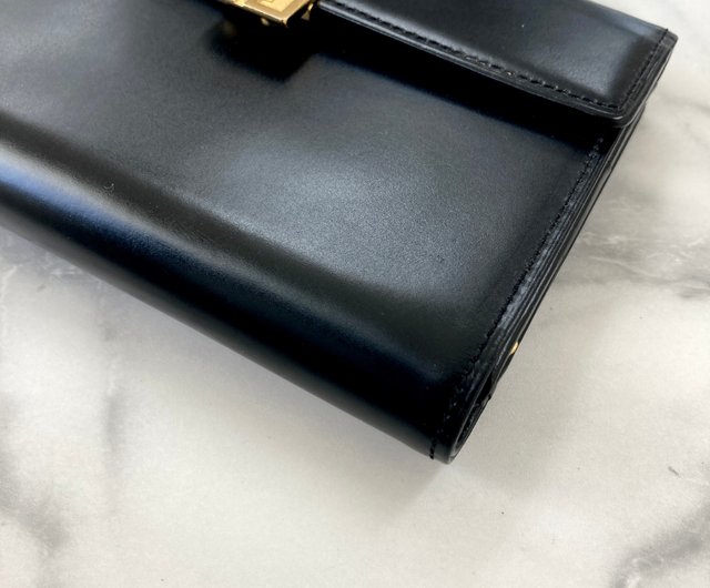 未使用 GIVENCHY 長財布 ネイビー レザー がま口 未使用 GIVENCHY 長財布 ネイビー レザー がま口 - メルカリ