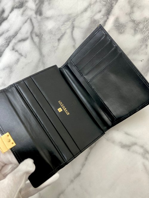 未使用 GIVENCHY 長財布 ネイビー レザー がま口 未使用 GIVENCHY 長財布 ネイビー レザー がま口 - メルカリ