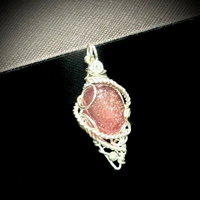 [Morning Star's Kiss] NO.2 Metal Woven Strawberry Quartz Necklace - สร้อยคอ - คริสตัล สึชมพู