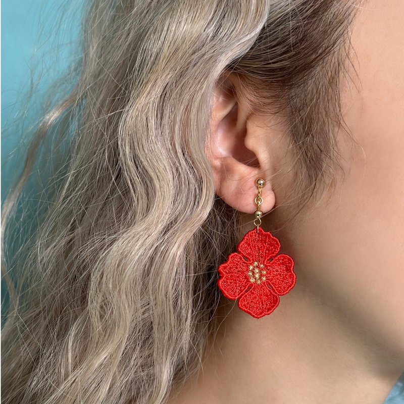 Poppy Embroidery Earrings Vermilion Red - ต่างหู - งานปัก สีแดง