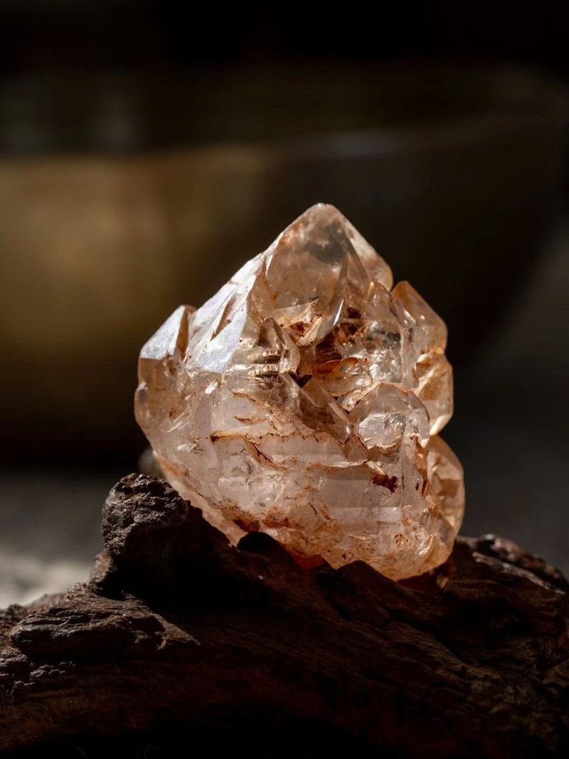 全チャクラ癒やし 古代 レッドクレイ スケルトンクォーツ ユニーク 純粋な天然石 蛍光 原石 - 置物 - クリスタル 透明