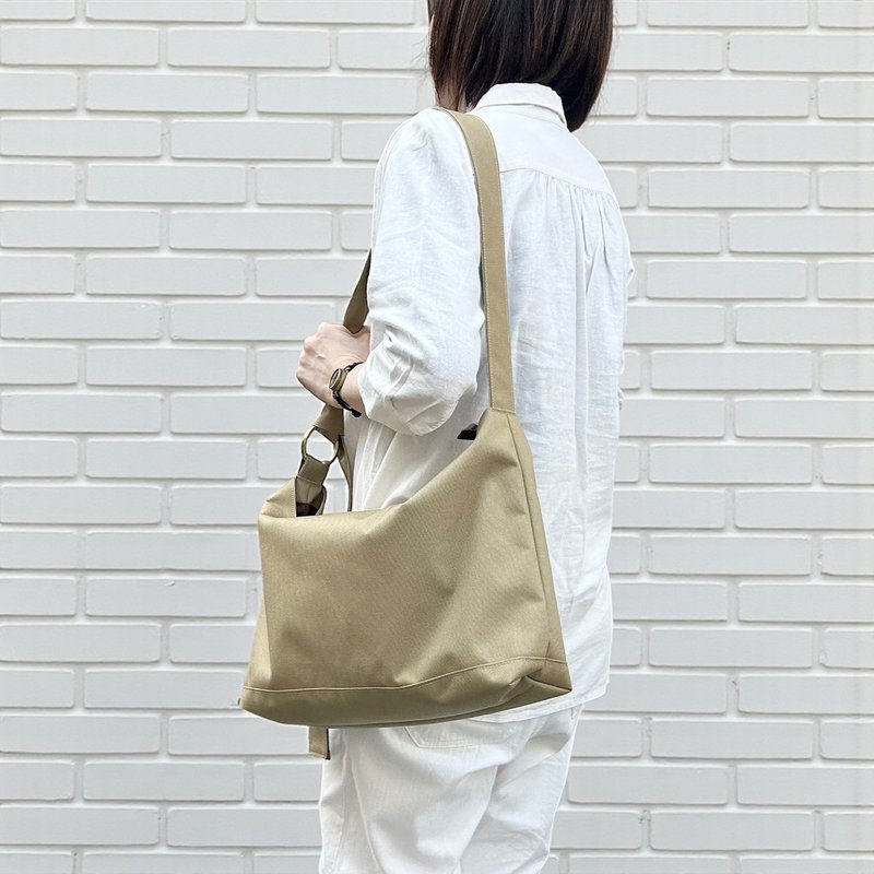 DRIFTER-M　ベージュ　撥水加工コーデュラナイロンショルダーバッグ - 側背包/斜背包 - 尼龍 卡其色